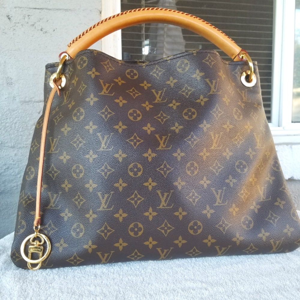 Louis Vuitton artsy bag